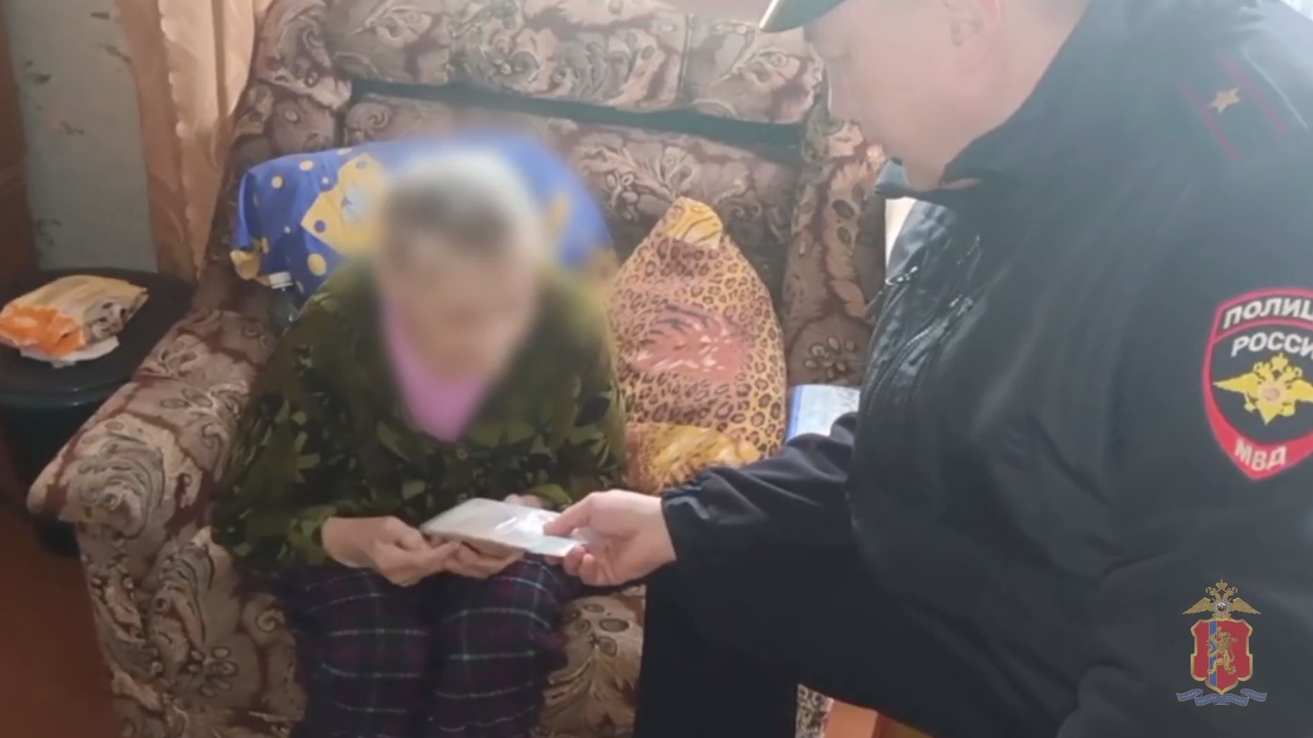 Почтальон уличена красноярской полицией в краже выплаты, выделенной ветерану ко Дню Великой Победы