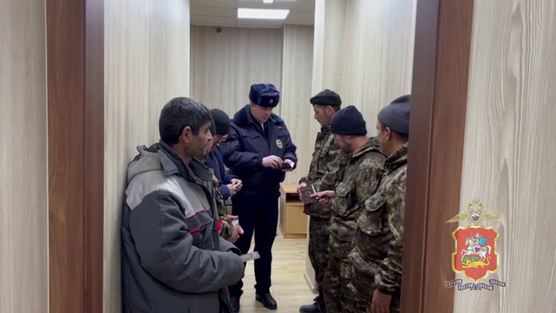 На строящемся жилом комплексе в Подмосковье полиция выявила 30 иностранных работников-нелегалов