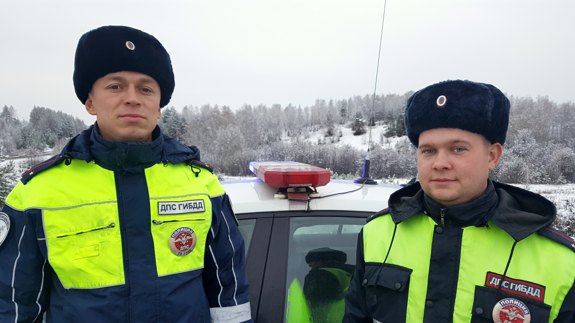 В Пермском крае автоинспектор вынес из горевшего дома потерявшего сознание мужчину