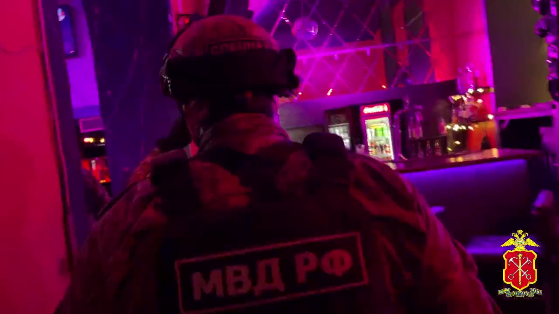 Полицией Санкт-Петербурга выявлена сеть ночных баров, где у посетителей обманом похищались деньги
