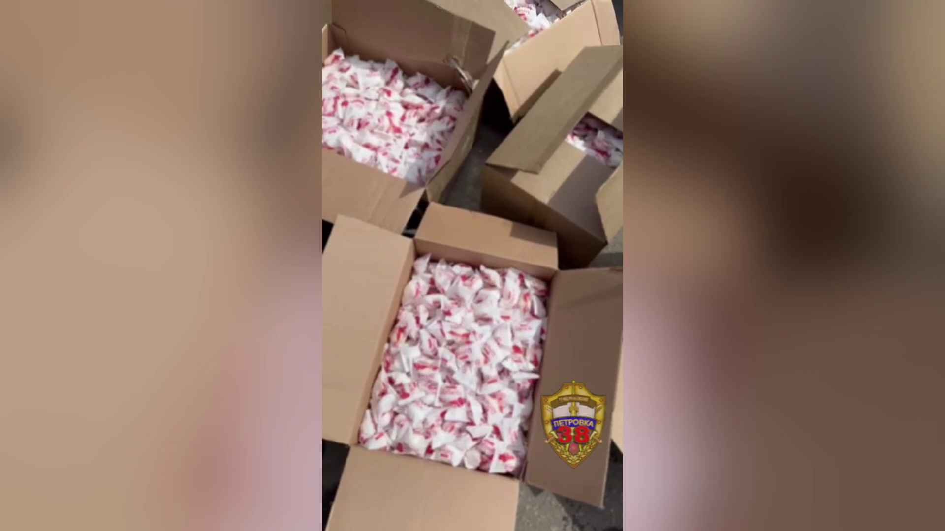 Свыше 255 кг поддельных конфет изъяла полиция в Москве, ликвидировав подпольный кондитерский цех