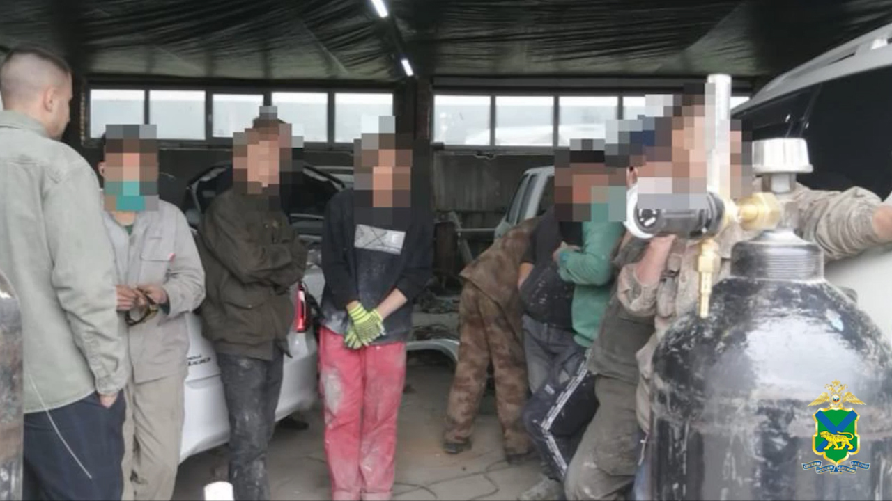 В одном из автосервисов Находки полицейские выявили семерых иностранцев, работавших нелегально