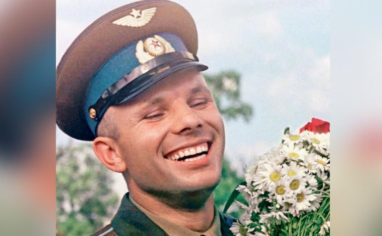 Супергерой с ромашкой