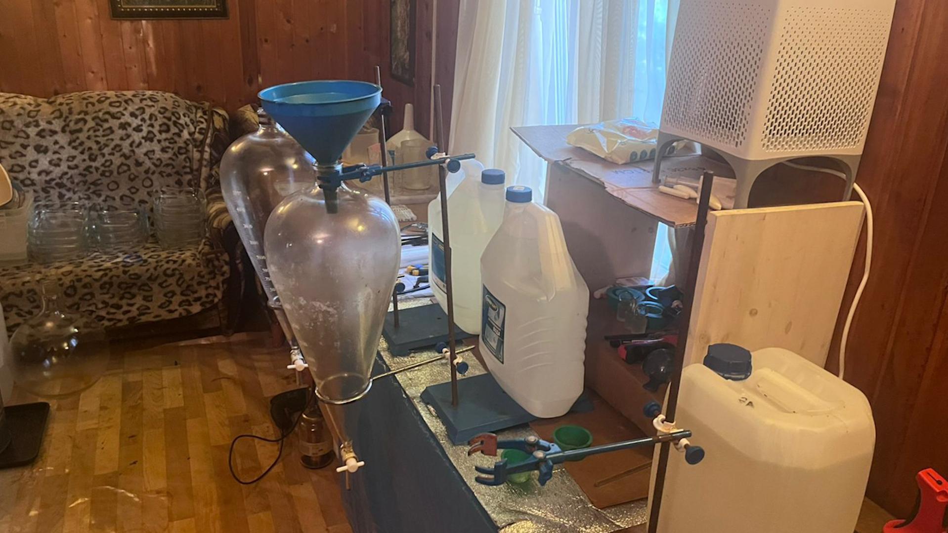 Полицейскими задержан организатор нарколаборатории в Подмосковье, у которого изъято 7 кг наркотиков