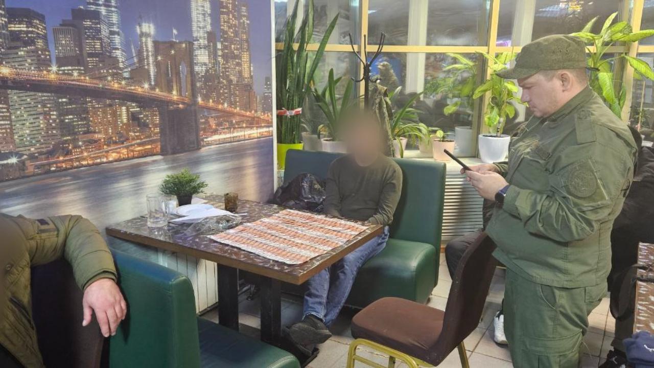 В Якутии правоохранители задержали подозреваемых в посредничестве и получении взятки