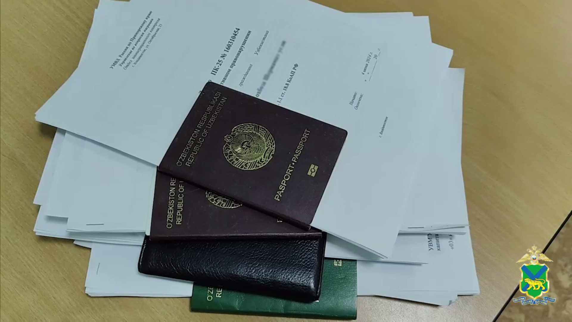 Полиция Приморья выявила троих нелегалов при проверке сообщения, поступившего через мессенджер