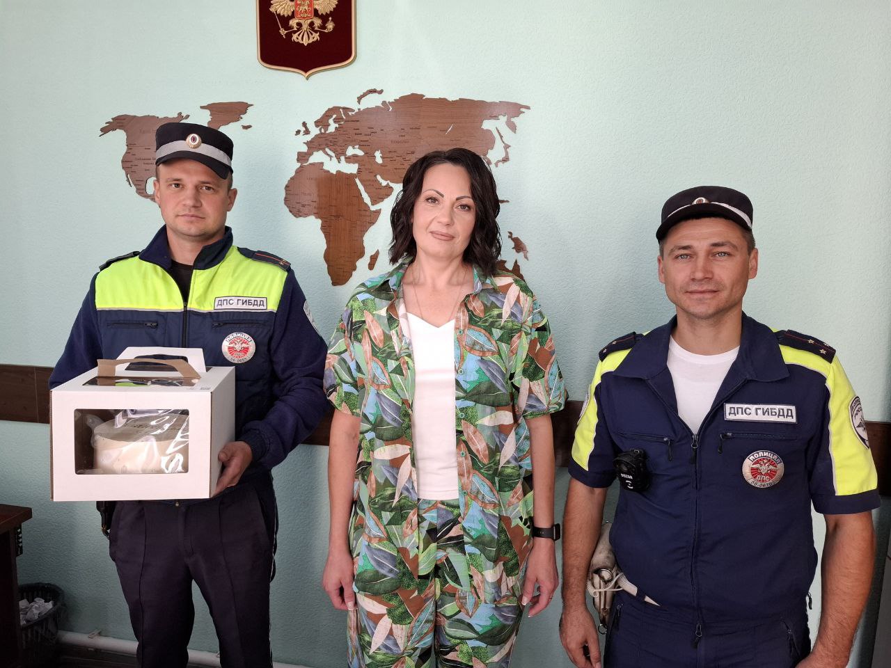 Оренбургские полицейские помогли женщине, у которой случился анафилактический шок от укуса пчелы