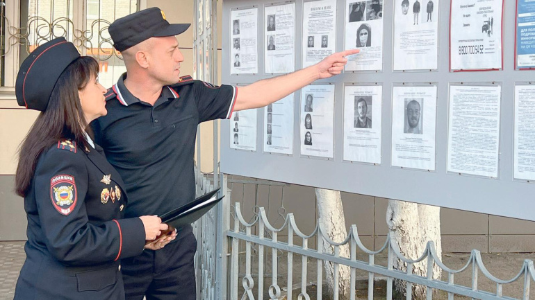 Она рисует картину преступления