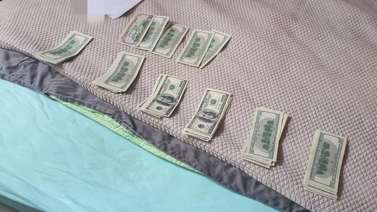 В Шереметьеве транспортной полицией раскрыта кража 6 400 долларов США у пассажира