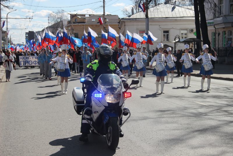 Сотрудники МВД России обеспечили правопорядок во время первомайских мероприятий