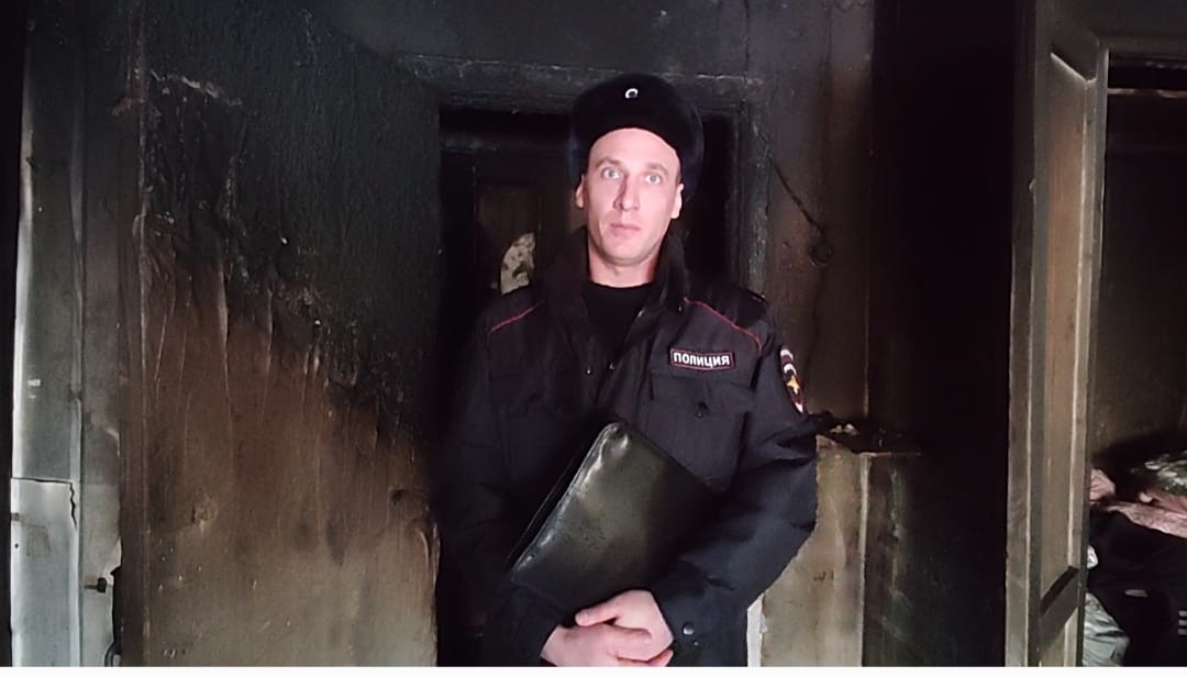 На Чукотке поощрят полицейского и неравнодушного гражданина, спасших семью из пяти человек на пожаре