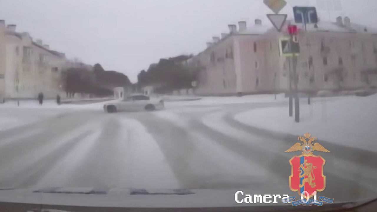 В Красноярском крае задержан нетрезвый лихач на BMW, который при попытке скрыться протаранил машину ППС