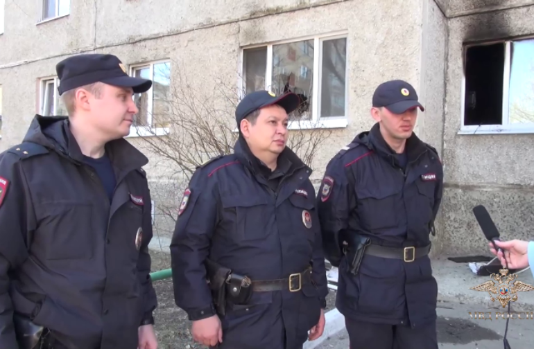 Ирина Волк: В Тюменской области полицейские патрульно-постовой службы спасли ребенка из горящей квартиры