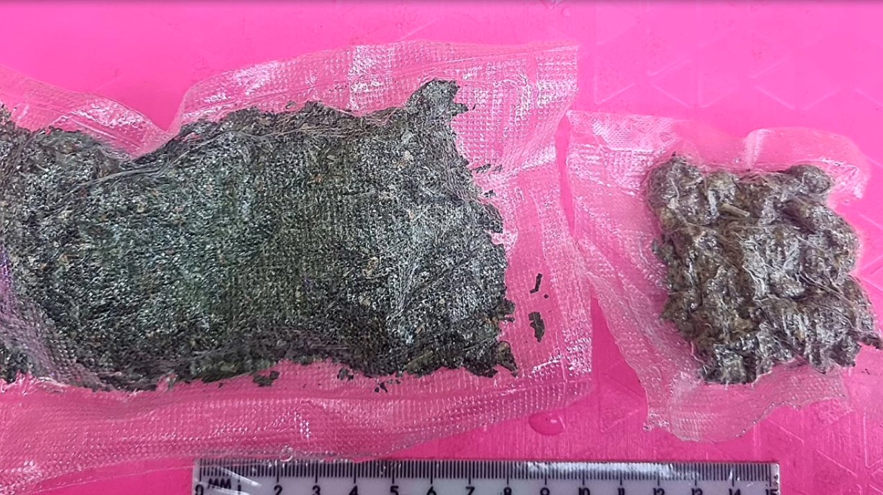 Полицейские столицы с поличным задержали покупателя марихуаны и вышли на след наркодилера