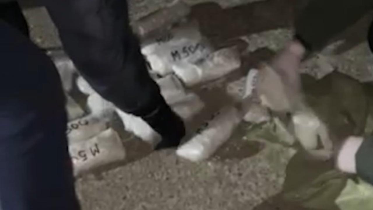 Сотрудниками полиции задержаны подозреваемые в покушении на сбыт крупной партии наркотиков