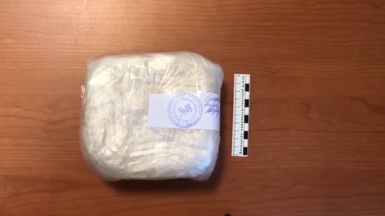 В Подмосковье ночной прохожий почти с 1 кг мефедрона задержан при попытке скрыться от полицейских