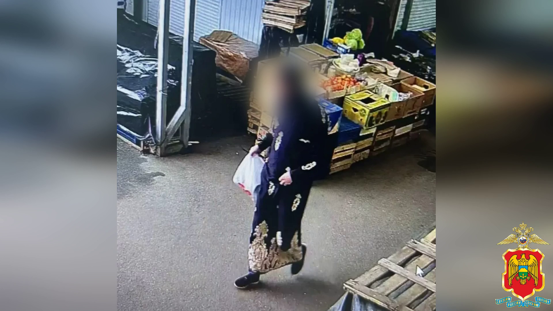 В Нальчике задержан мужчина, надевший паранджу для снятия денег с украденной у 90-летнего писателя карты