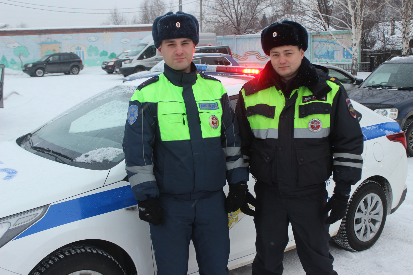 Кузбасские автоинспекторы оказали помощь мужчине, травмировавшему руку диском шлифовальной машины