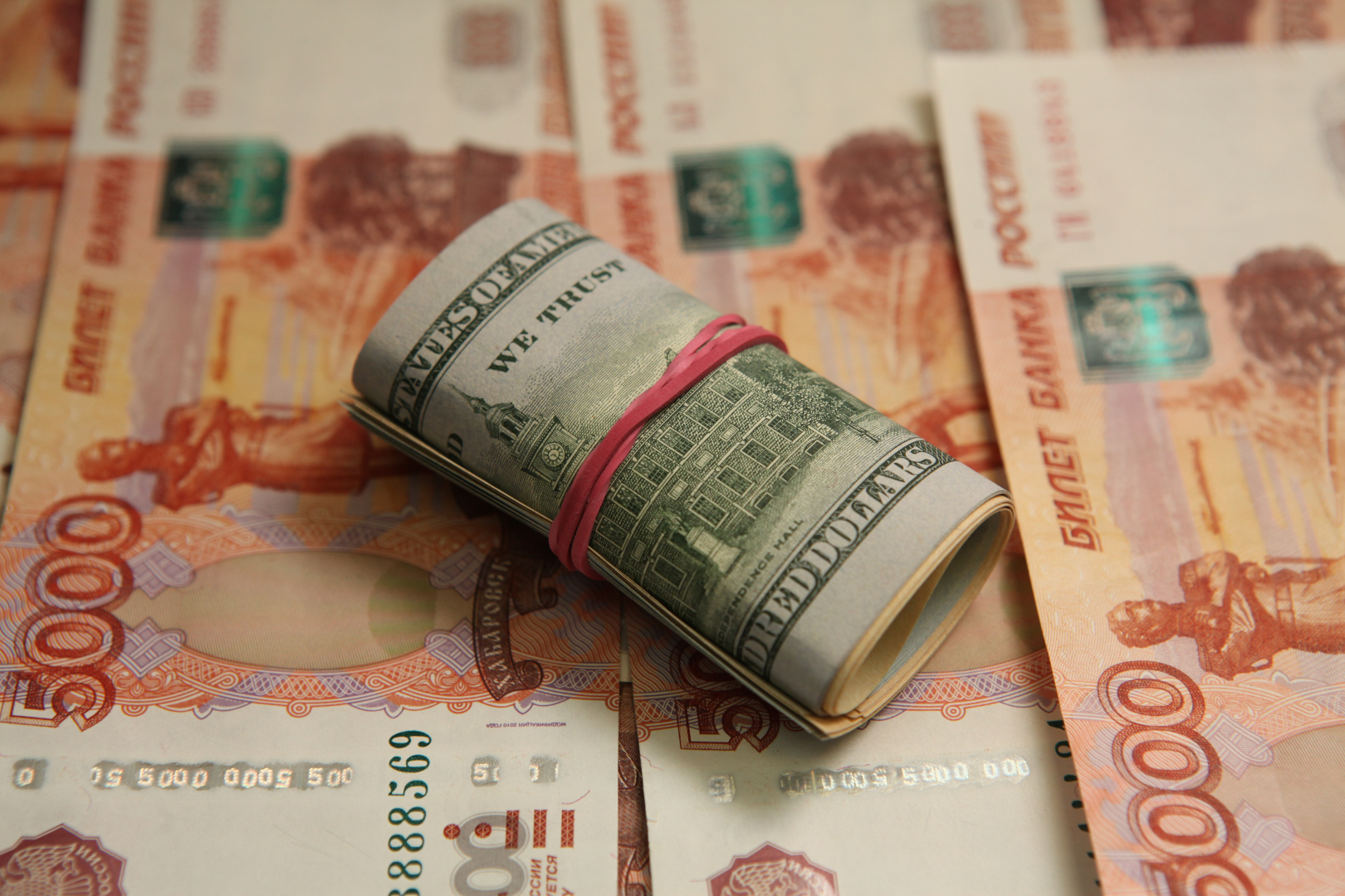 Московские полицейские задержали четверых вымогателей крупной суммы денег у гражданки иностранного государства