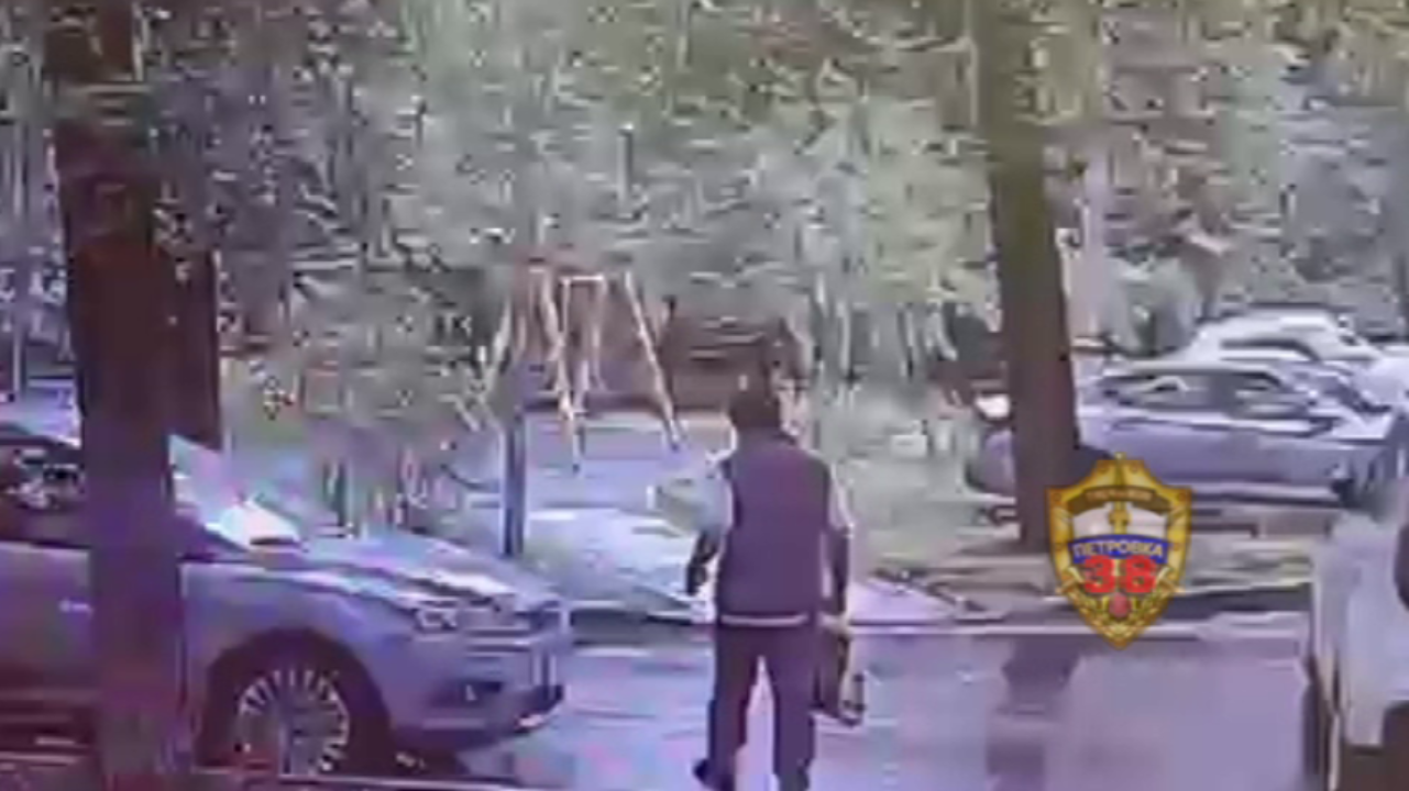 Пособник аферистов, обманом похитивших почти 5,5 млн рублей у пожилой москвички, задержан полицией