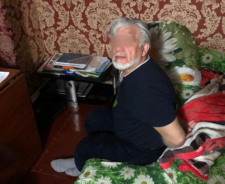 В Томске полиция уличила бывшего главу цыганской общины в сбыте героина через посредника