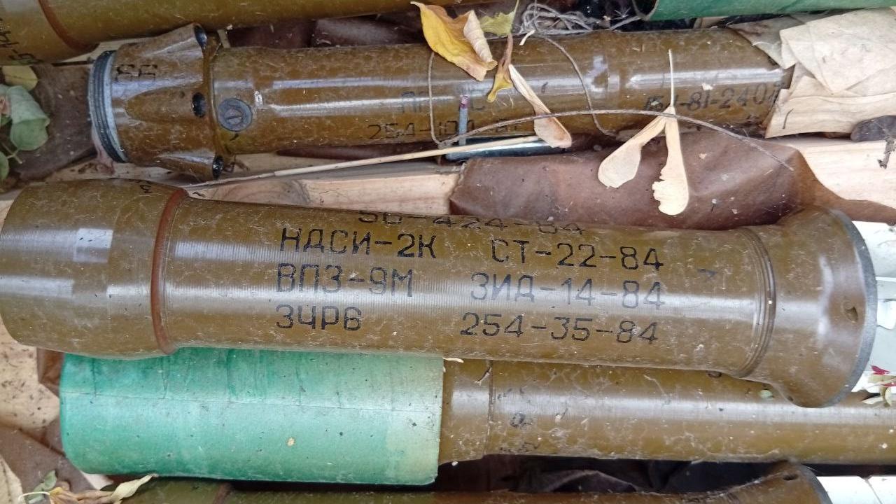 В Запорожской области полицейские выявили тайник с минами, гранатами и пороховыми зарядами