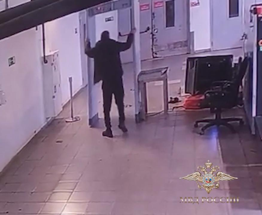 Ирина Волк: Во Владивостоке полицейскими задержан нетрезвый пассажир, повредивший досмотровое оборудование аэропорта