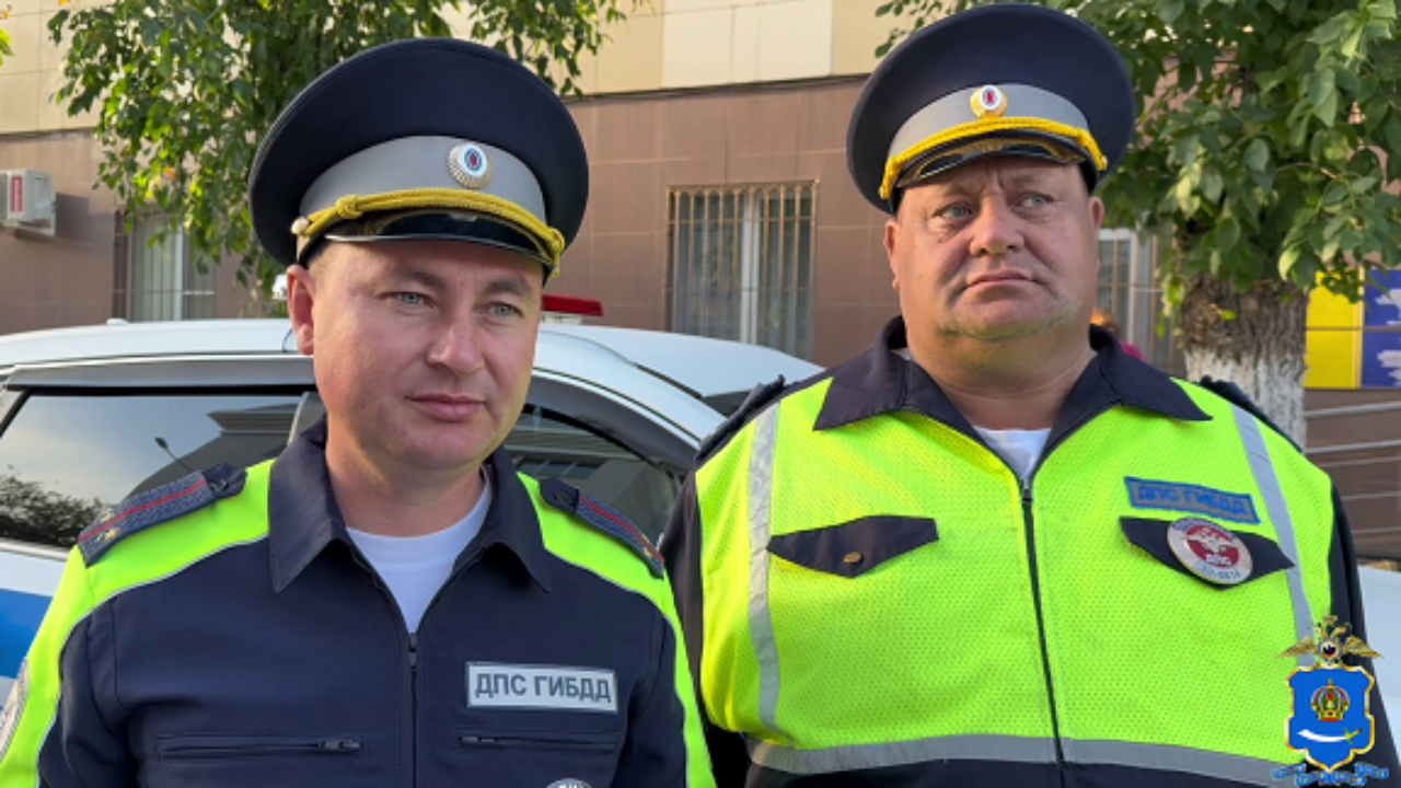 В Астраханской области сотрудники ДПС оперативно доставили задыхающегося ребёнка в больницу