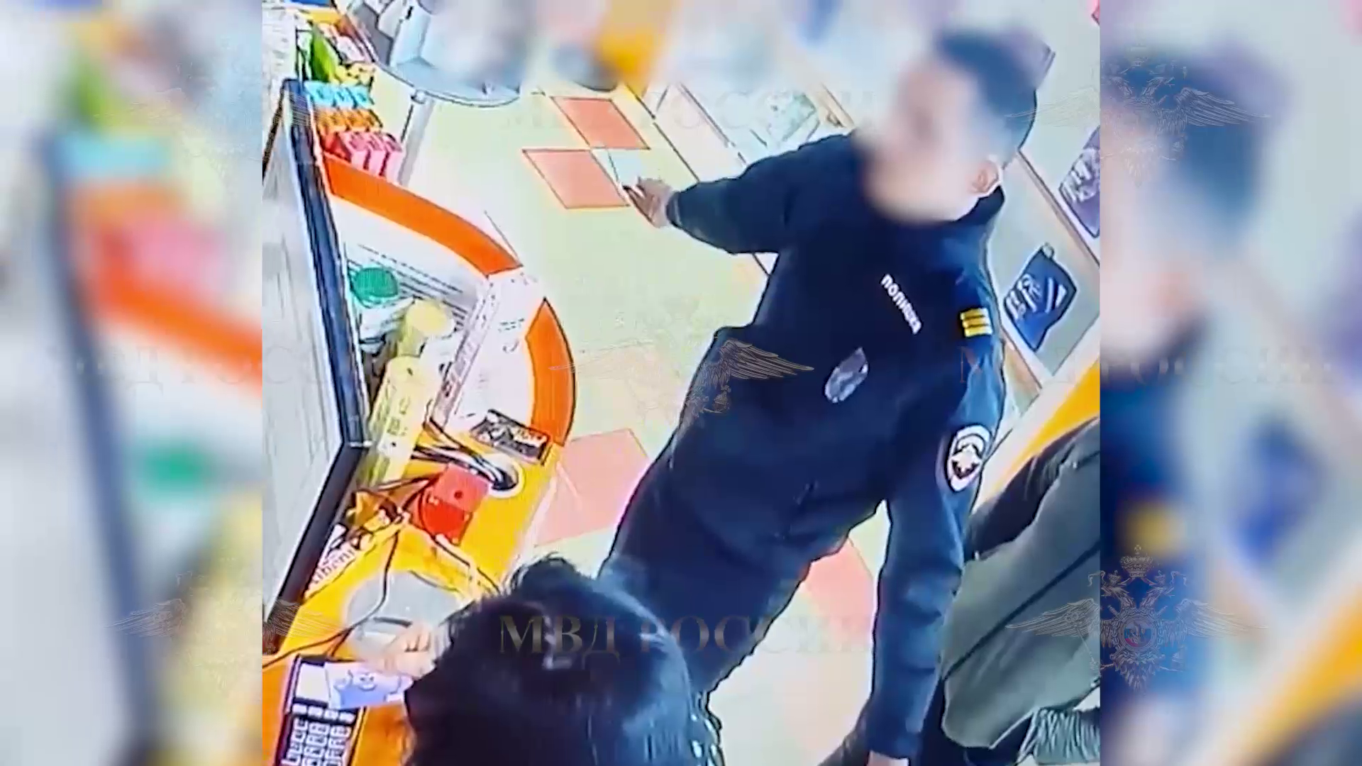 В Забайкалье полицейские привлекли к ответственности мужчину, который незаконно использовал форму полиции для заправки машины вне очереди