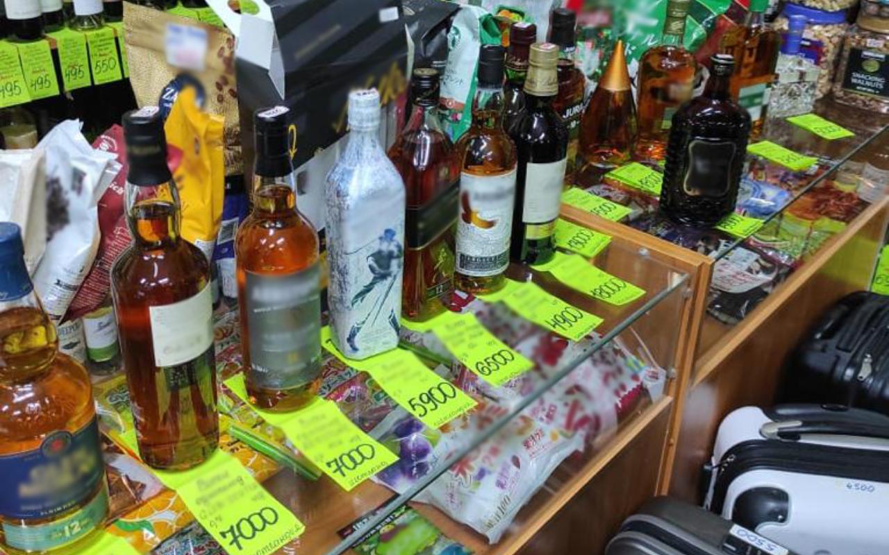 Полицейские Сахалина пресекли продажу 161 литра нелегального алкоголя на сумму свыше 2 млн рублей