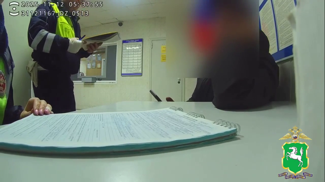 В Томской области задержан лихач, совершивший ДТП и протащивший инспектора на двери своего авто