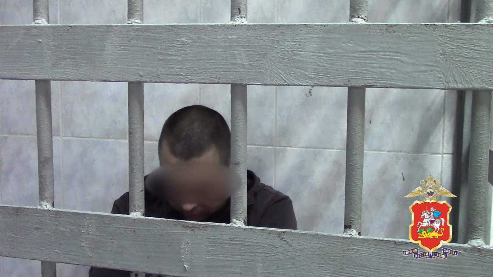 В Подмосковье полицейскими задержан курьер мошенников, обманывавших пенсионеров по телефону