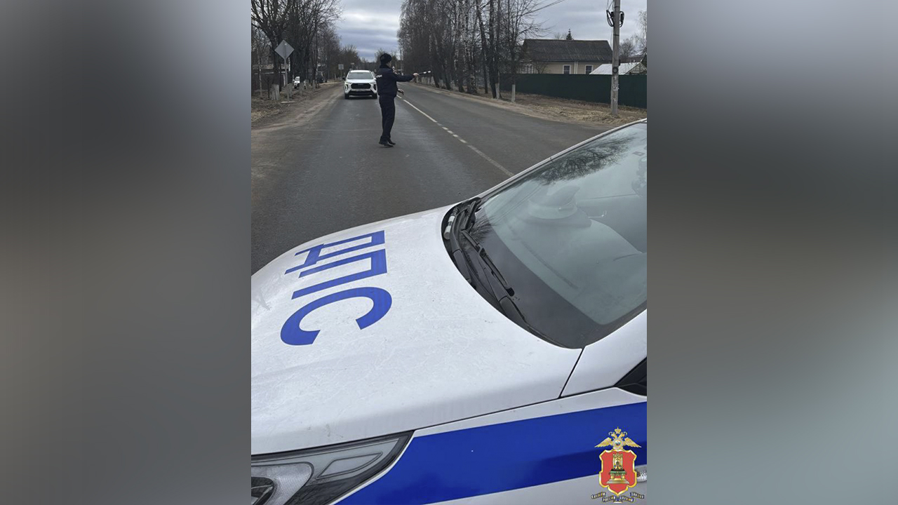Тверские полицейские работают на месте происшествия на улице Свободы в городе Конаково