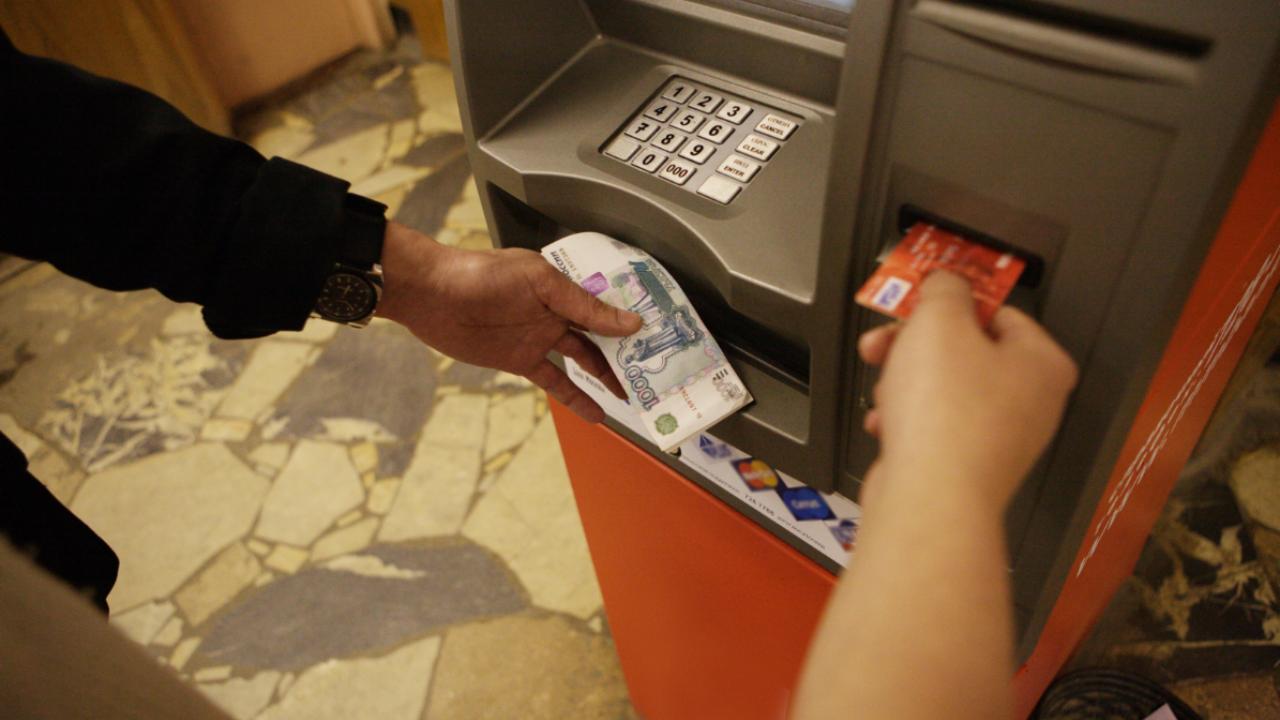 В Стерлитамаке сотрудник полиции не дал аферистам похитить у пенсионера 800 тысяч рублей
