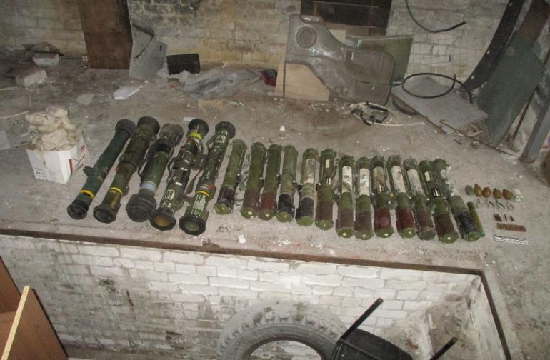 В Северодонецке Луганской Народной Республики выявлен схрон с иностранным оружием и боеприпасами