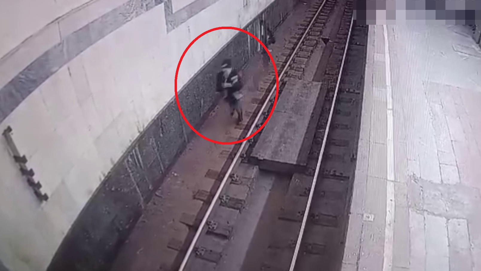 Полицейскими столичного метро задержан гражданин, нарушивший требования транспортной безопасности