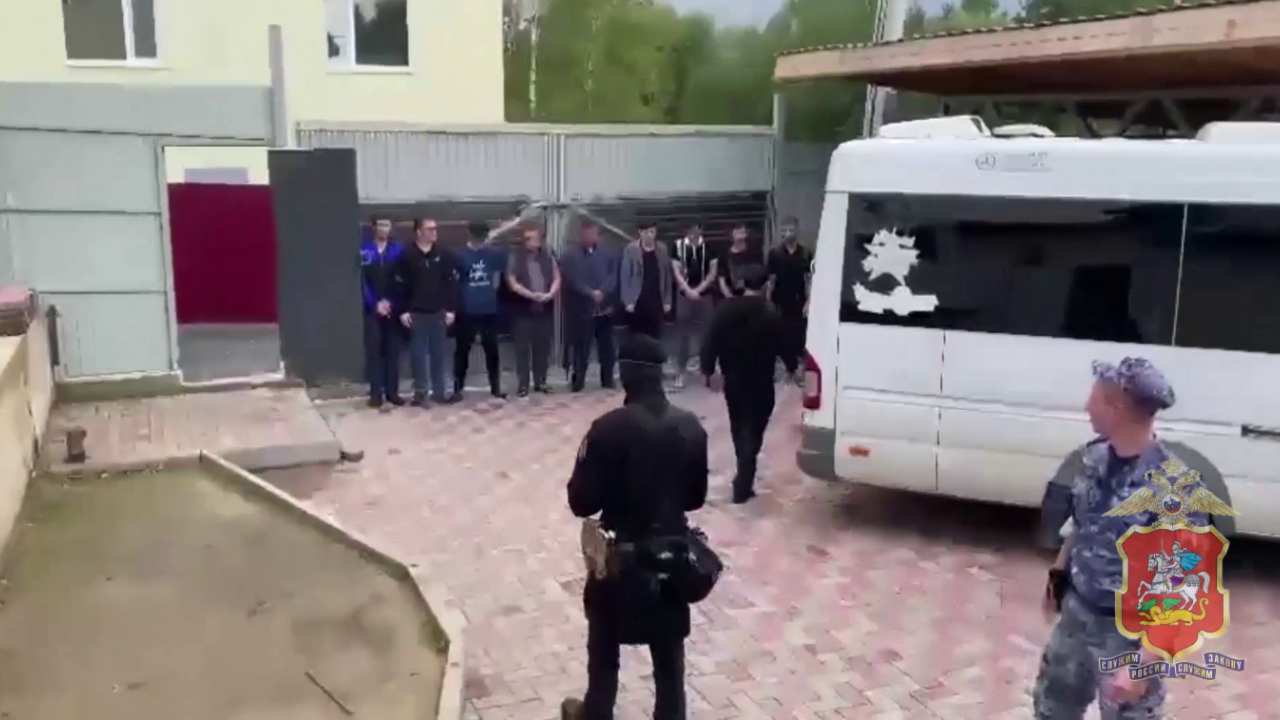 Полицейские выявили 16 нелегальных мигрантов, проживающих в подмосковных Новосёлках