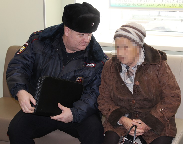Участковый уполномоченный полиции из Железногорска предотвратил обман 81-летней пенсионерки
