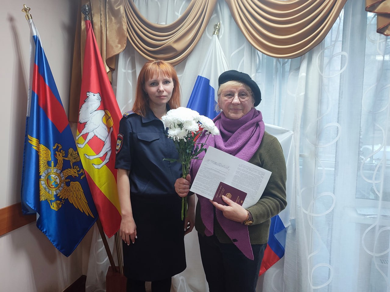 Челябинские полицейские оформили гражданке Германии разрешение на временное проживание в РФ