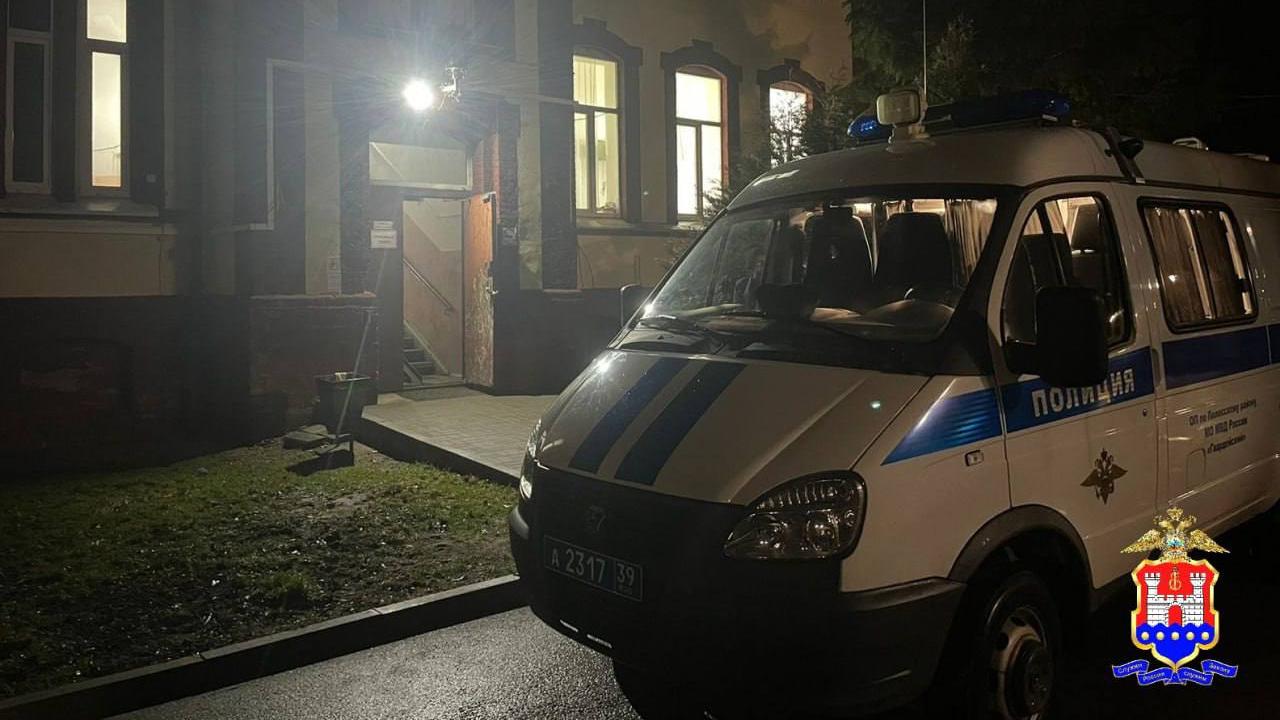 В Калининградской области полицейские помогли пенсионерке из Полесска, которая упала и сломала ногу