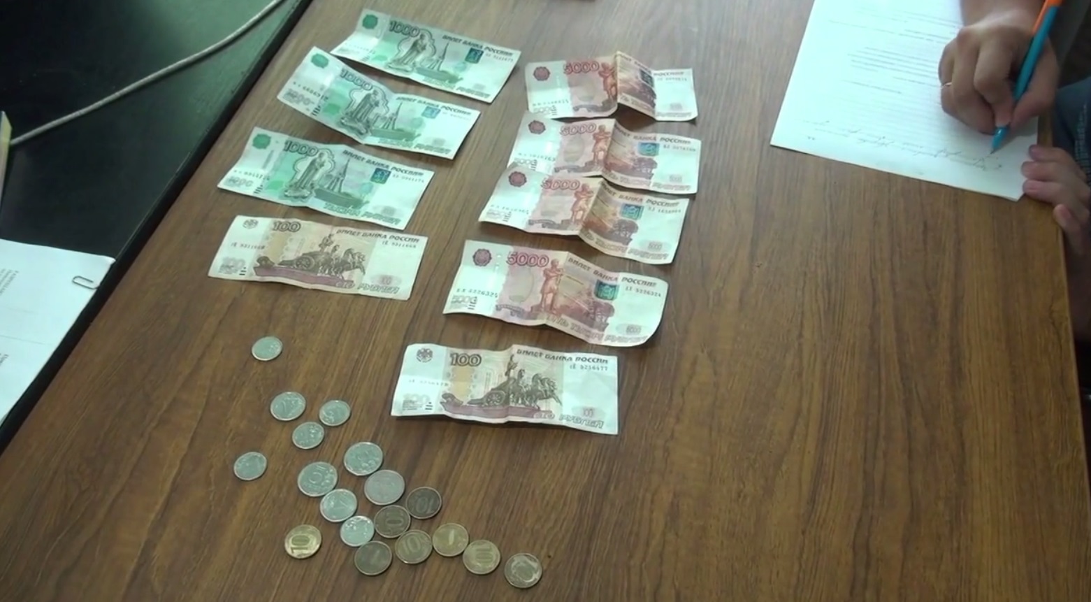 Гражданские супруги из Астрахани напали на пенсионерку ради денег на пьяный кутёж