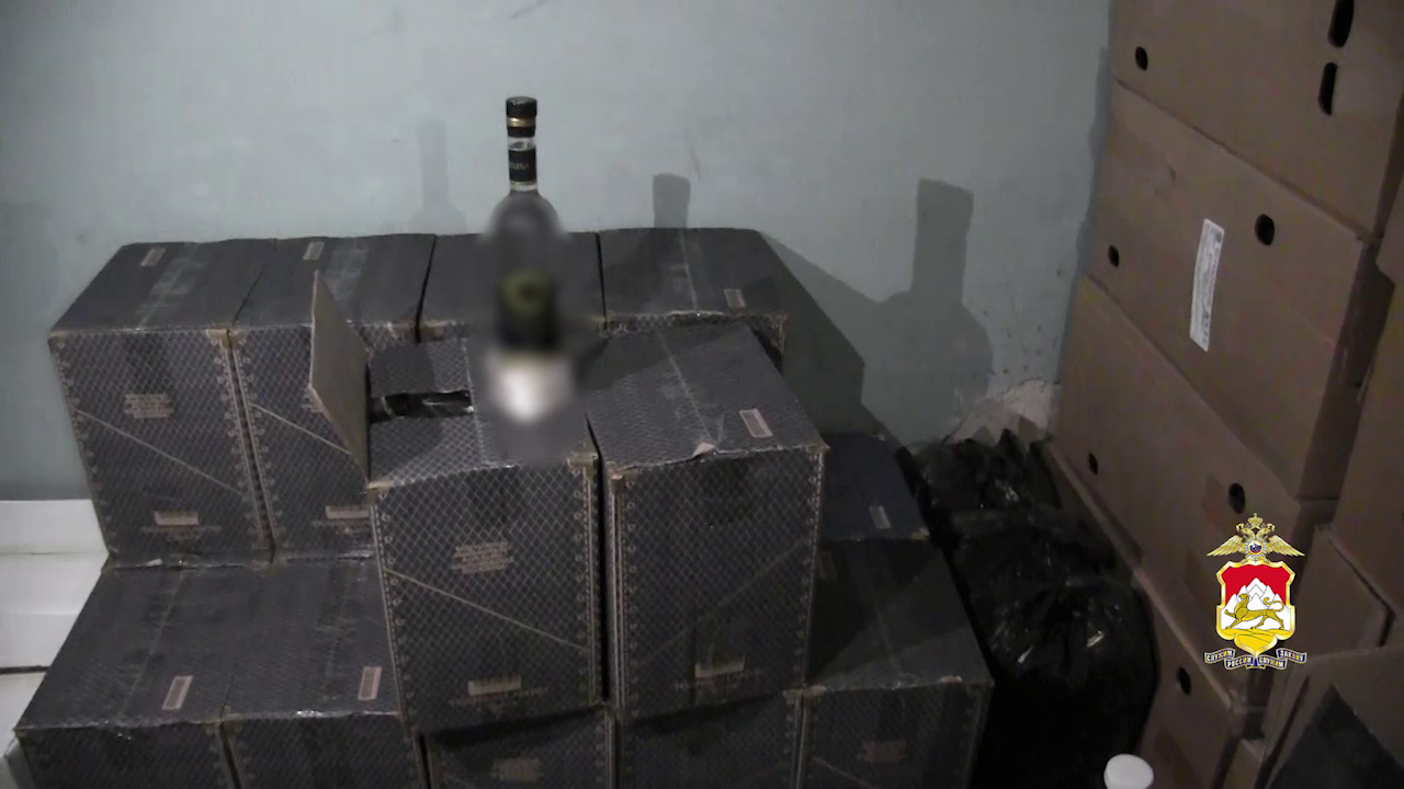 В Северной Осетии полицейские изъяли у местного жителя крупную партию нелегального спиртного