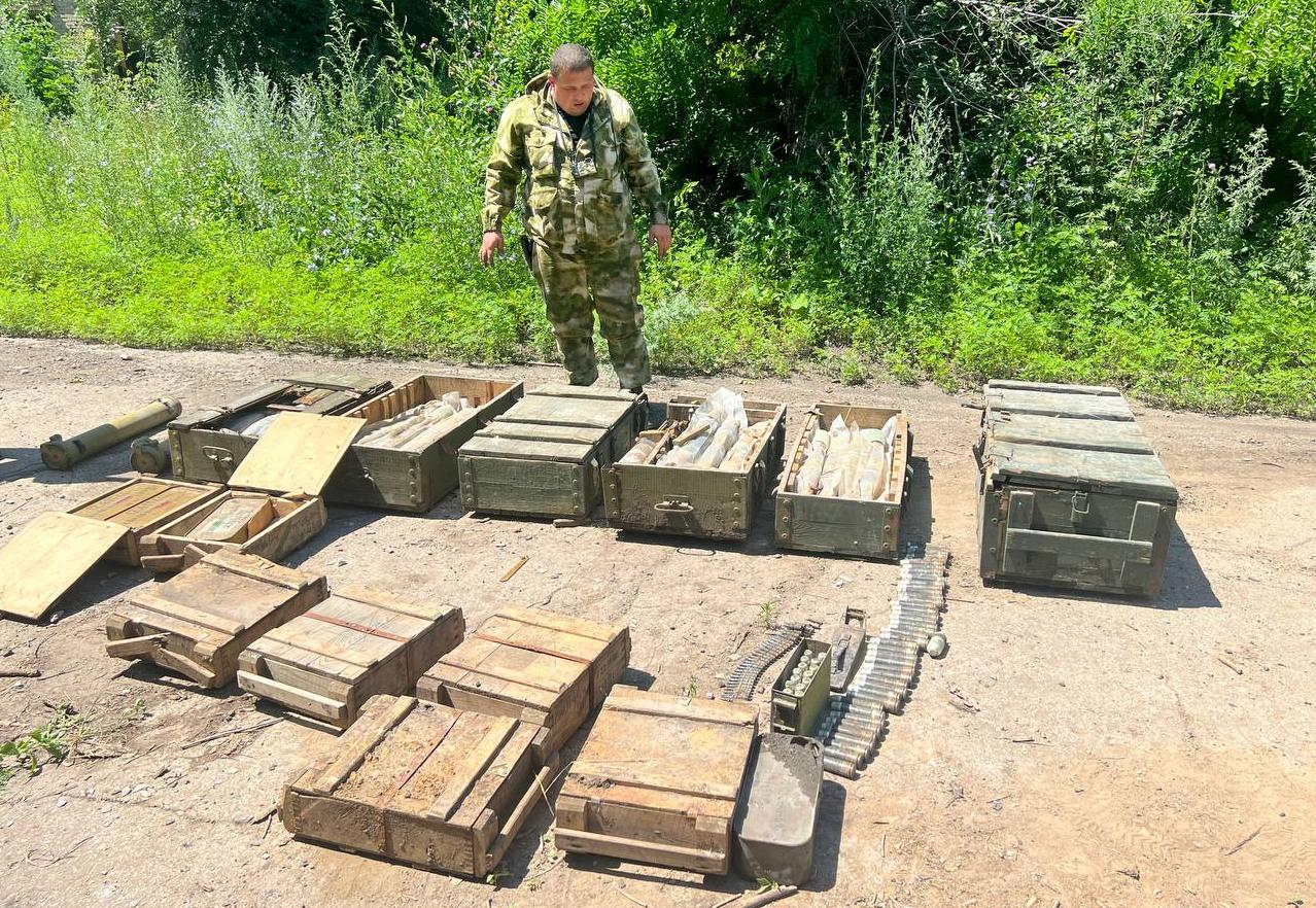В населённом пункте Золотое-3 Луганской Народной Республики обнаружен схрон с боеприпасами