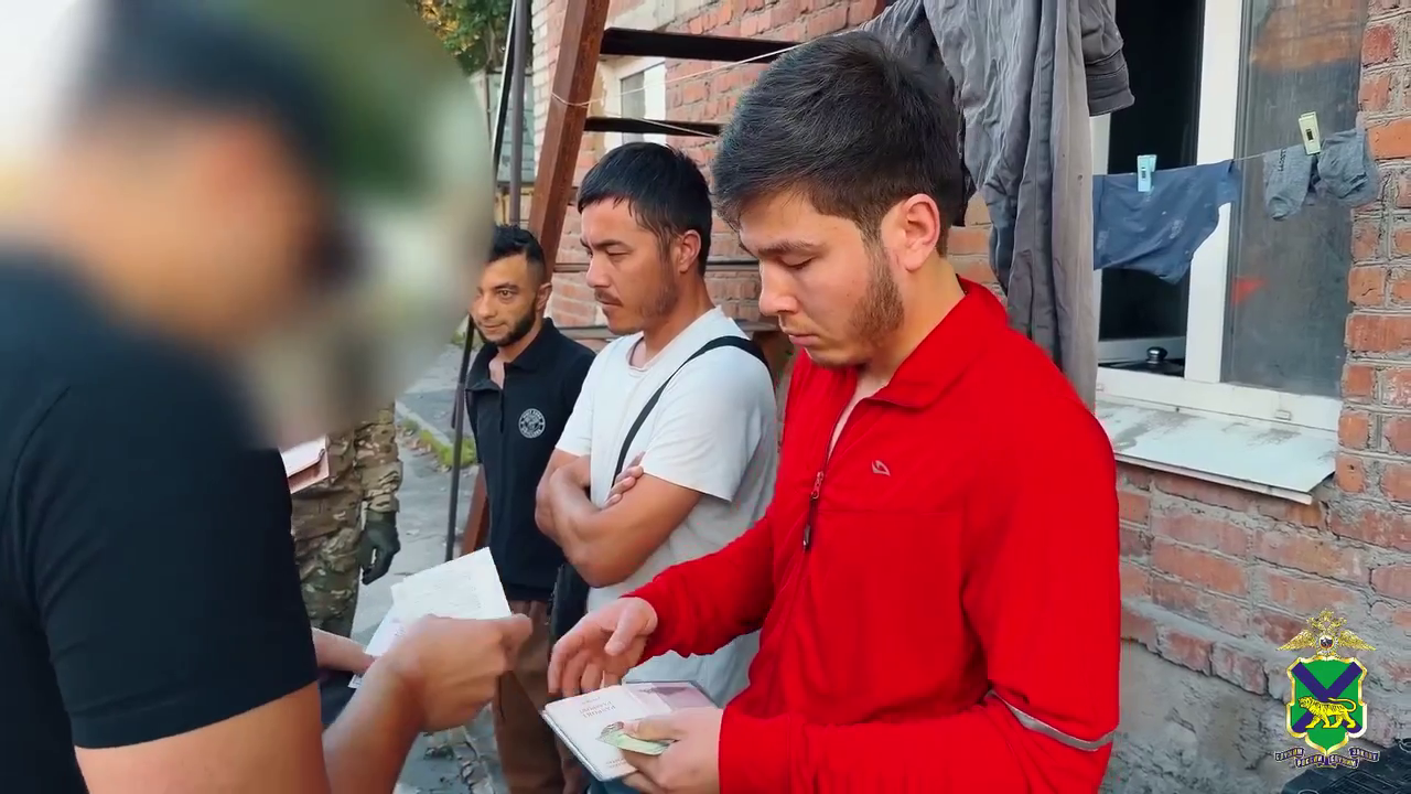 На промзоне во Владивостоке полицейские выявили пятерых нелегальных мигрантов