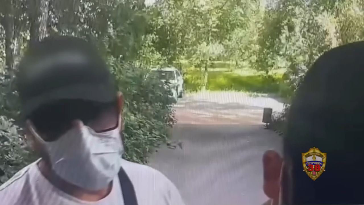 Двое мужчин, похитившие порядка 1,2 млн рублей у пожилой москвички, задержаны столичной полицией