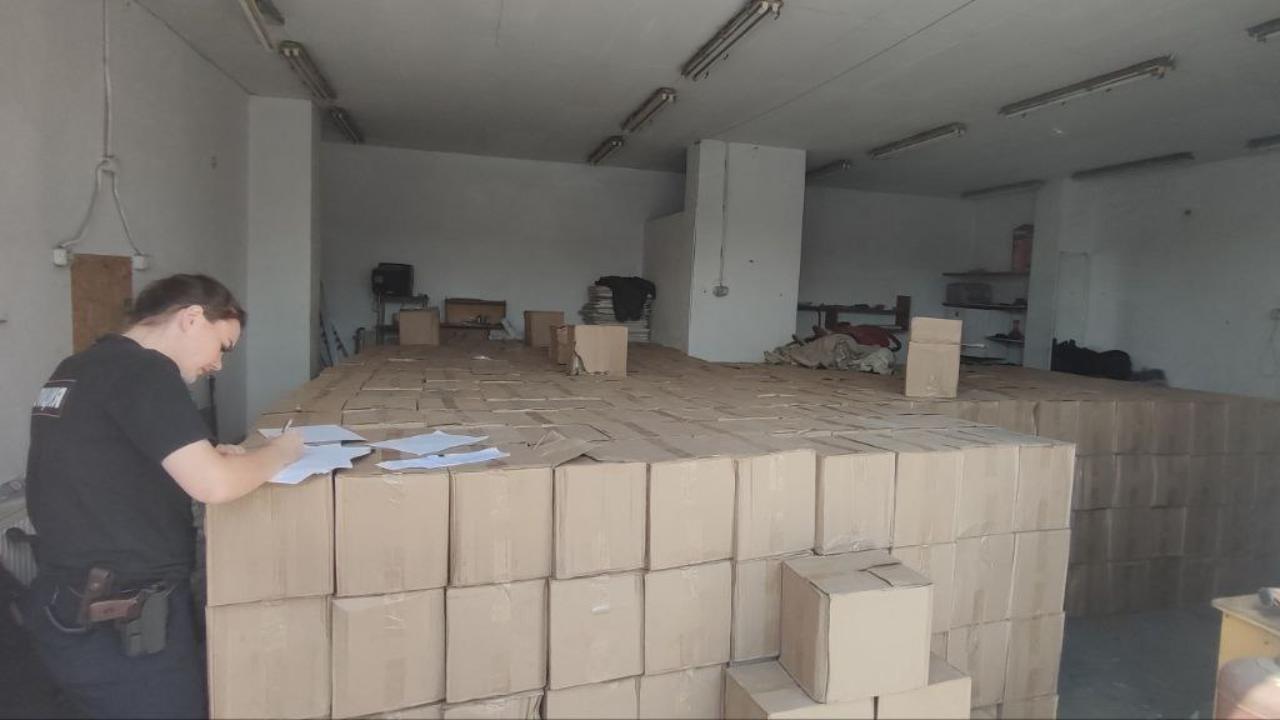 Полиция ЛНР пресекла сбыт 5400 пачек нелегального табака и 10 тысяч литров сомнительного алкоголя
