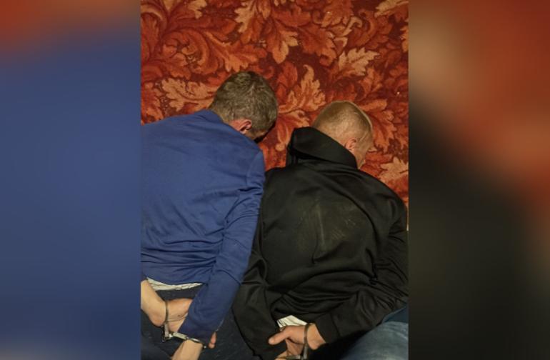 В Приморье сотрудники уголовного розыска по горячим следам задержали двух подозреваемых в убийстве