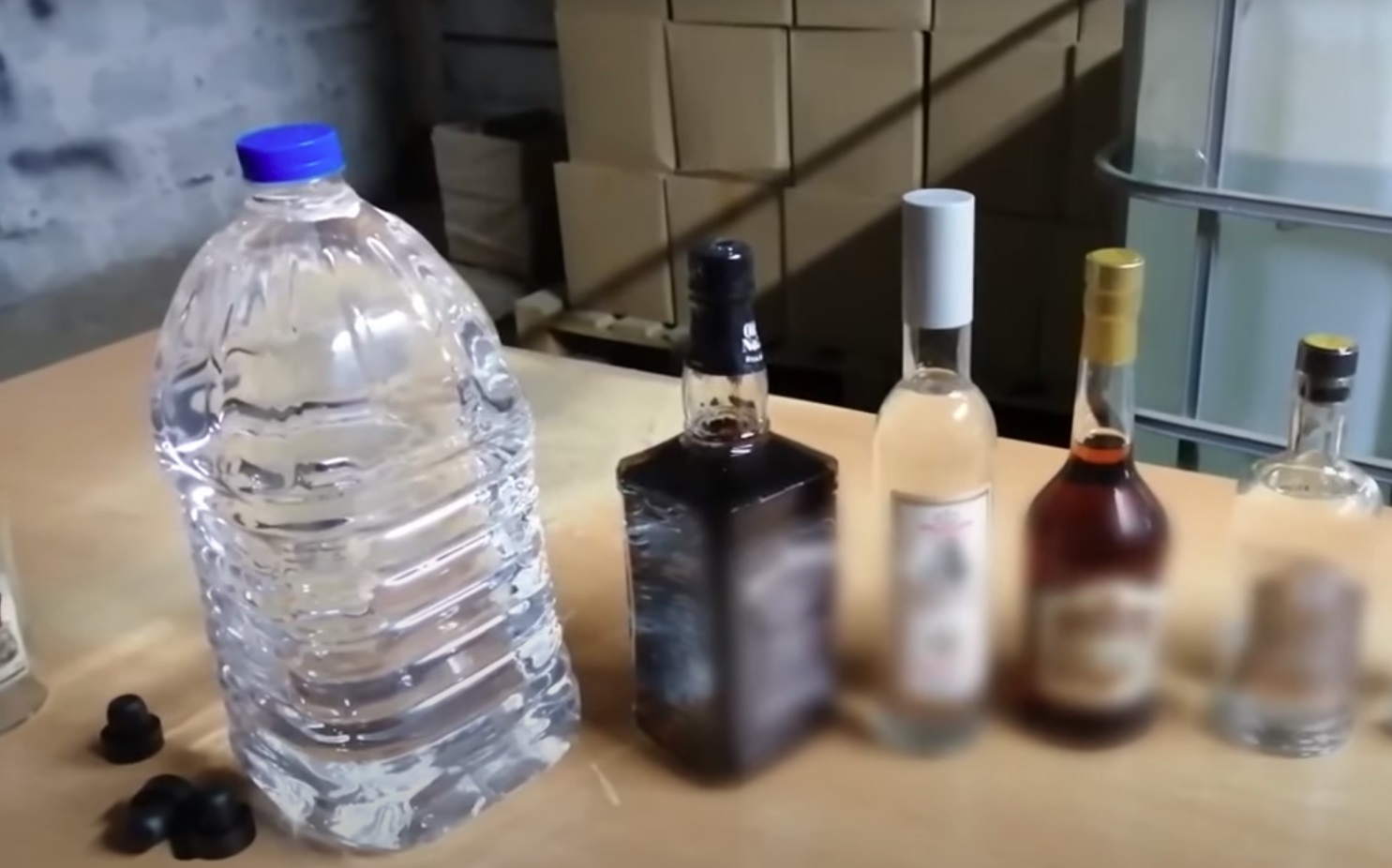В Тюменской области за незаконное производство и продажу алкоголя осудят пятерых местных жителей