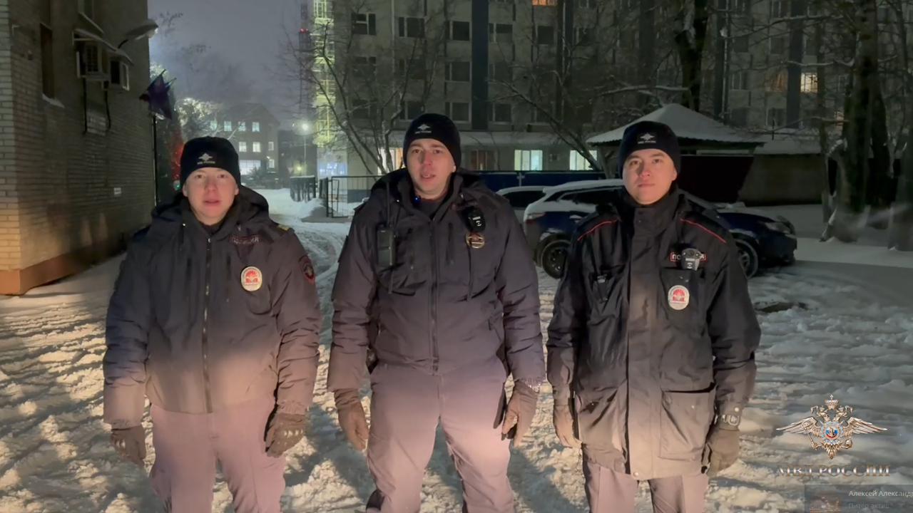 Владимир Колокольцев наградил полицейских, которые спасли мужчину из горящей квартиры