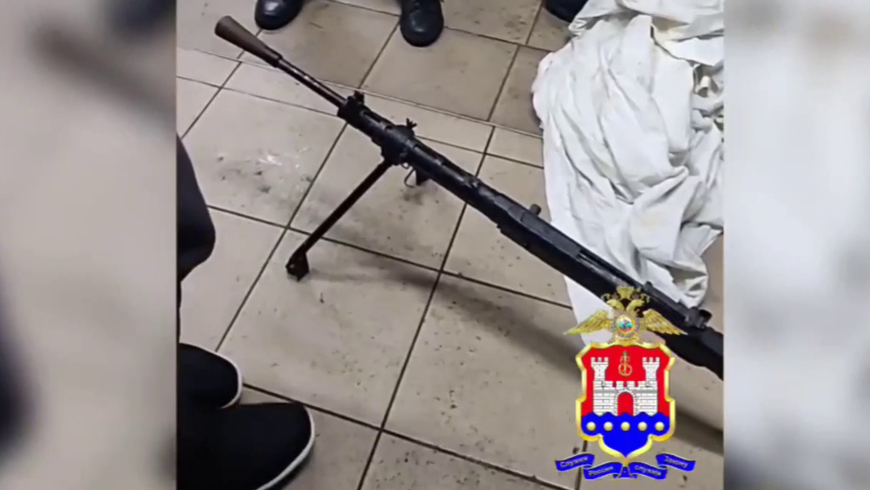 Пригодный для стрельбы ручной пулемёт Дегтярева изъяли полицейские из автосервиса в Калининграде